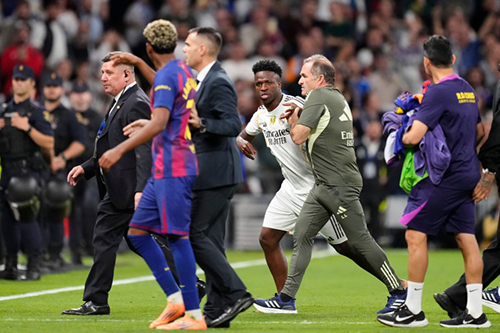 国家德比冲突内幕:佩德里红牌点燃战火,亚马尔言语挑衅成焦点