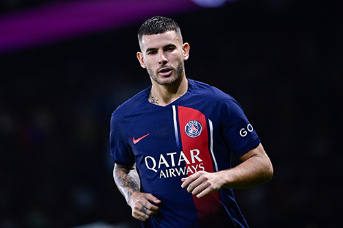 队报：卢卡斯肘击逃红追罚，欧冠停赛三场